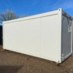 Sanitetsmodul 6x2,44 m med 5 toiletter